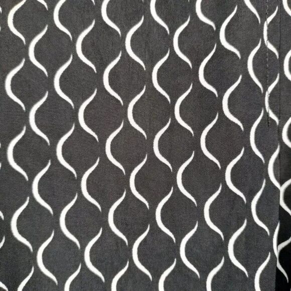 Cocomo Women's Plus Size 2X Black & White Geo Print Pintuck Short Sleeve Top - Picture 5 of 7